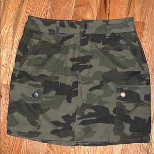 Camp garage skirt